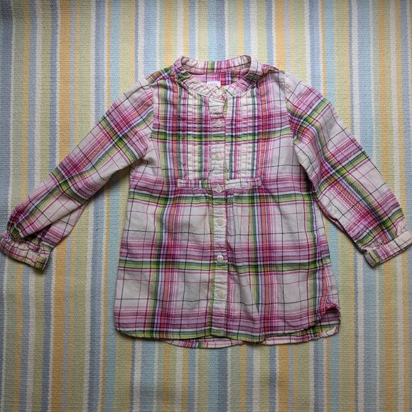 ⭐ GAP Plaid button down shirt 4T - Picture 1 of 4